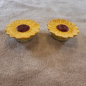Sunflower Salt and Pepper Shakers Ceramic Yellow Floral Cottagecore Sz 3.5"